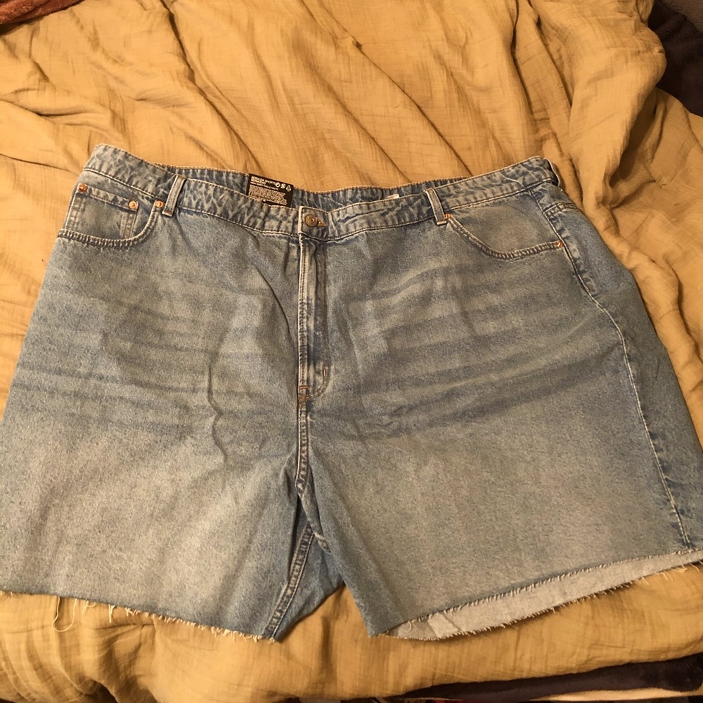 H&M+ High Bermuda Shorts